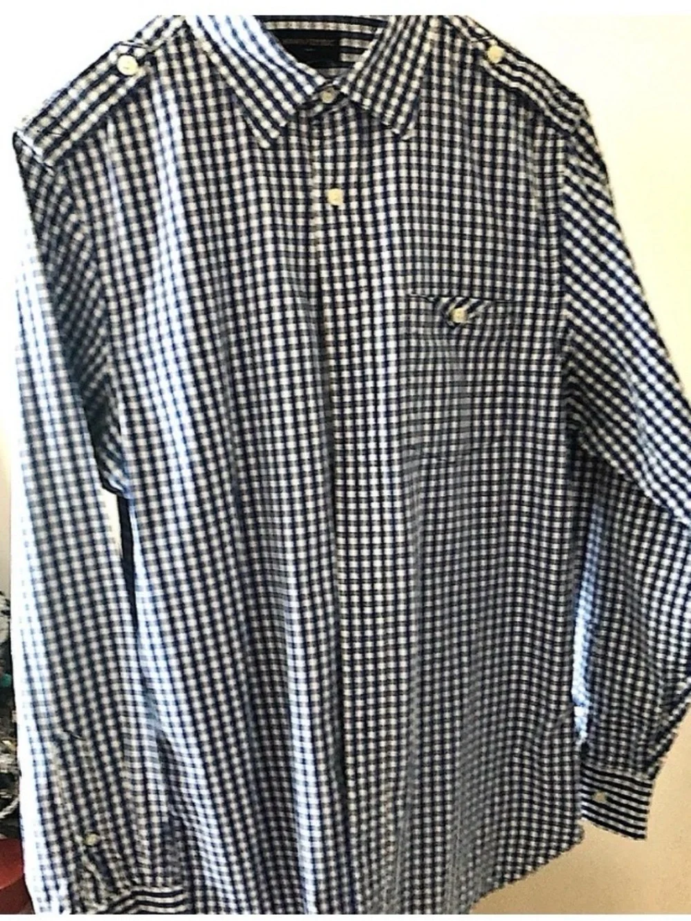 👕 Like New this Banana Republic Grey and White Check Button-Down 👕